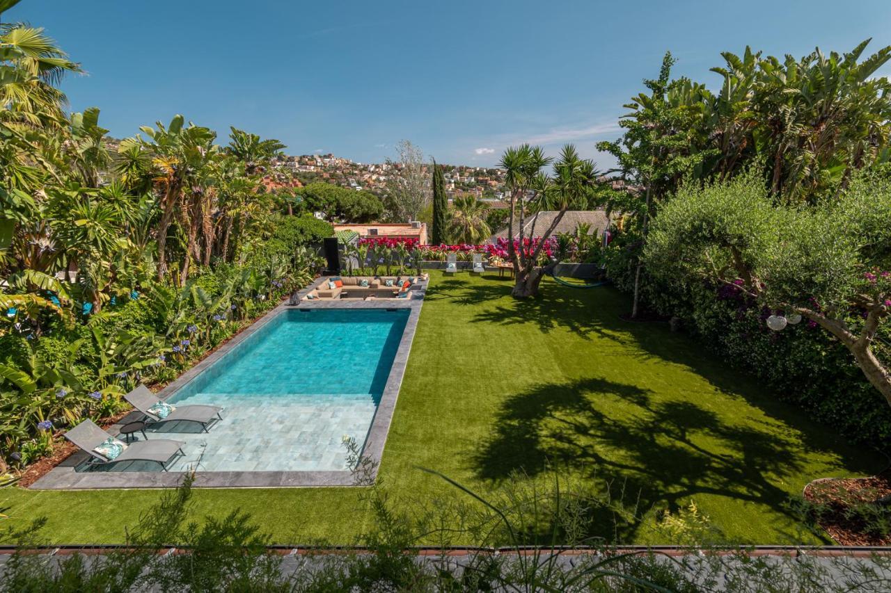 Villa Barcelona's Tropical Oasis