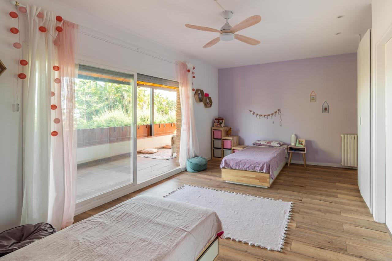 Villa Barcelona's Tropical Oasis