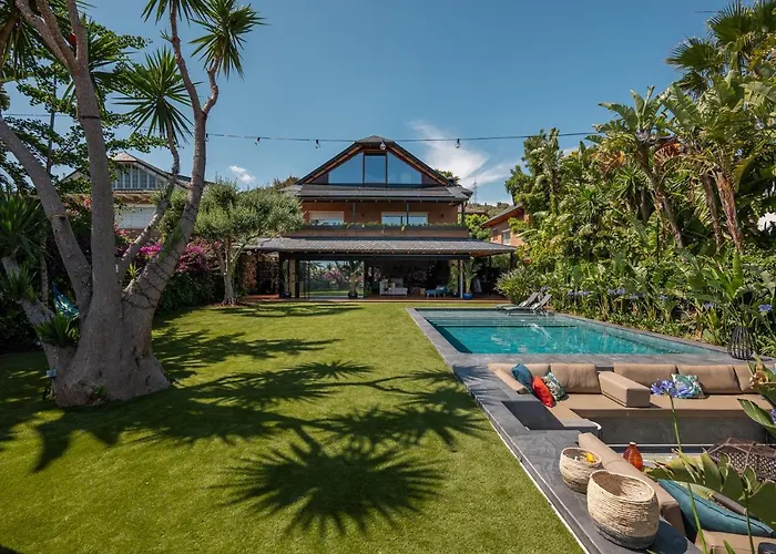 Barcelona\'S Tropical Oasis