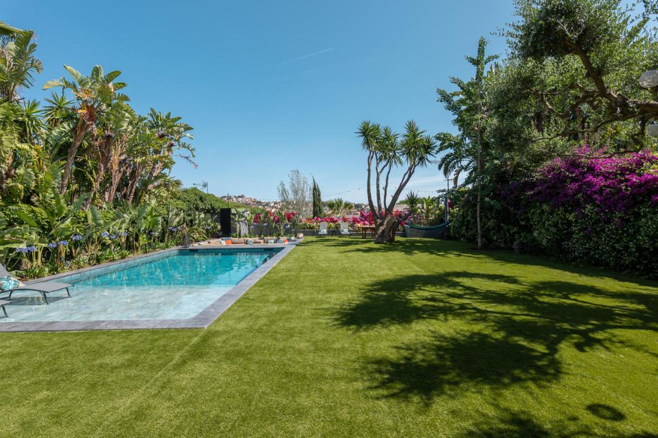 Villa Barcelona's Tropical Oasis *
