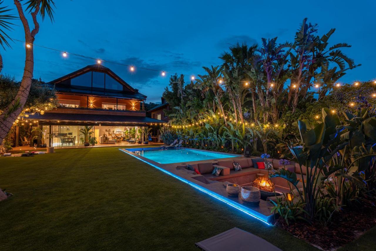 Barcelona's Tropical Oasis Villa *
