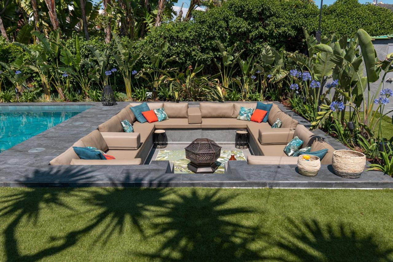 Villa Barcelona's Tropical Oasis